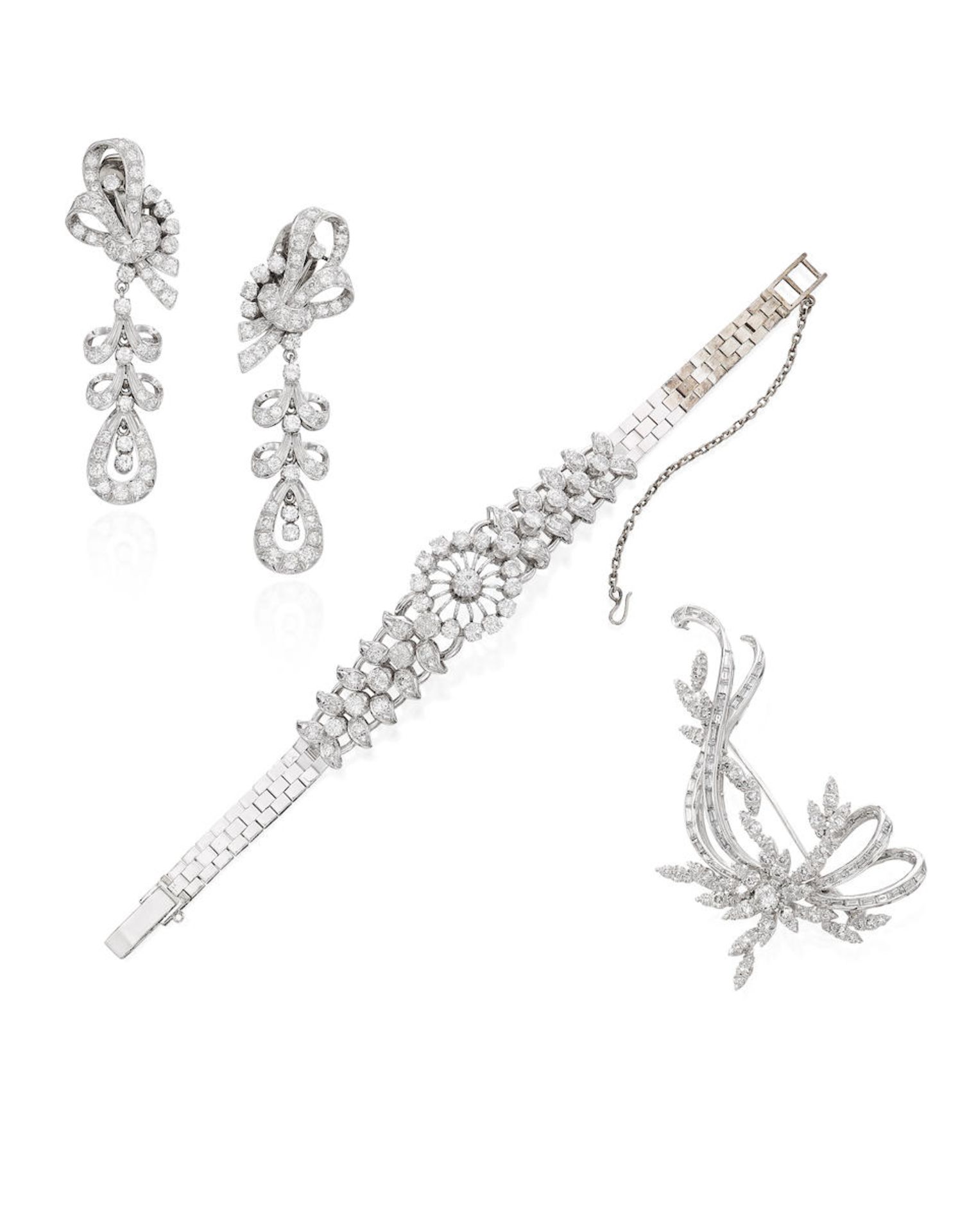 DIAMOND BRACELET, BROOHCH AND PENDENT EARCLIPS SUITE (3)