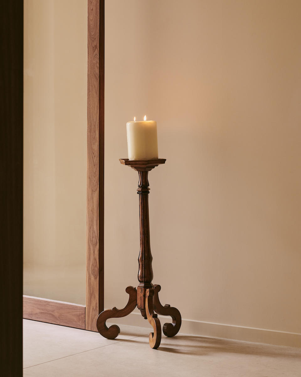 A set of six Dutch walnut and yew wood candle stands (6) - Image 2 of 4