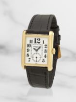 Patek Philippe. A fine rectangular 18K gold manual wind wristwatch Patek Philippe. Belle montre ...