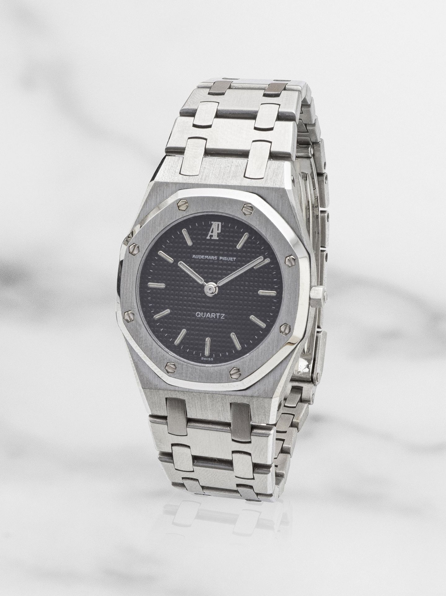 Audemars Piguet. A stainless steel quartz bracelet watch Audemars Piguet. Montre bracelet en aci...