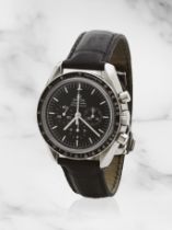 Omega. A stainless steel manual wind chronograph wristwatch Omega. Chronographe bracelet en acie...