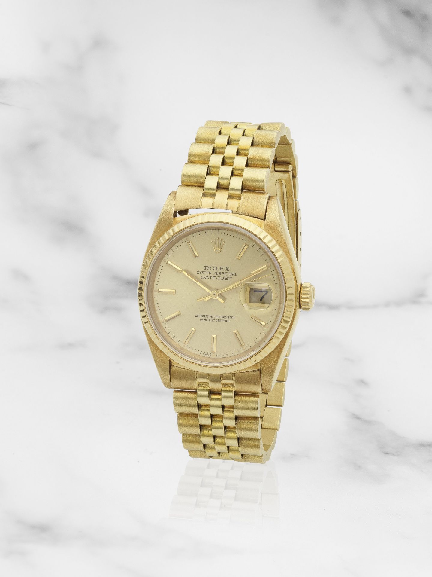 Rolex. An 18K gold automatic calendar bracelet watch Rolex. Montre bracelet en or jaune 18K (750...