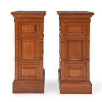 PAIR OF FEDERAL-STYLE MAHOGANY PEDESTALS