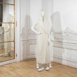 Anne-Marie BERETTA, Collection Prêt à Porter. Robe de mariée en lin et dentelle b...