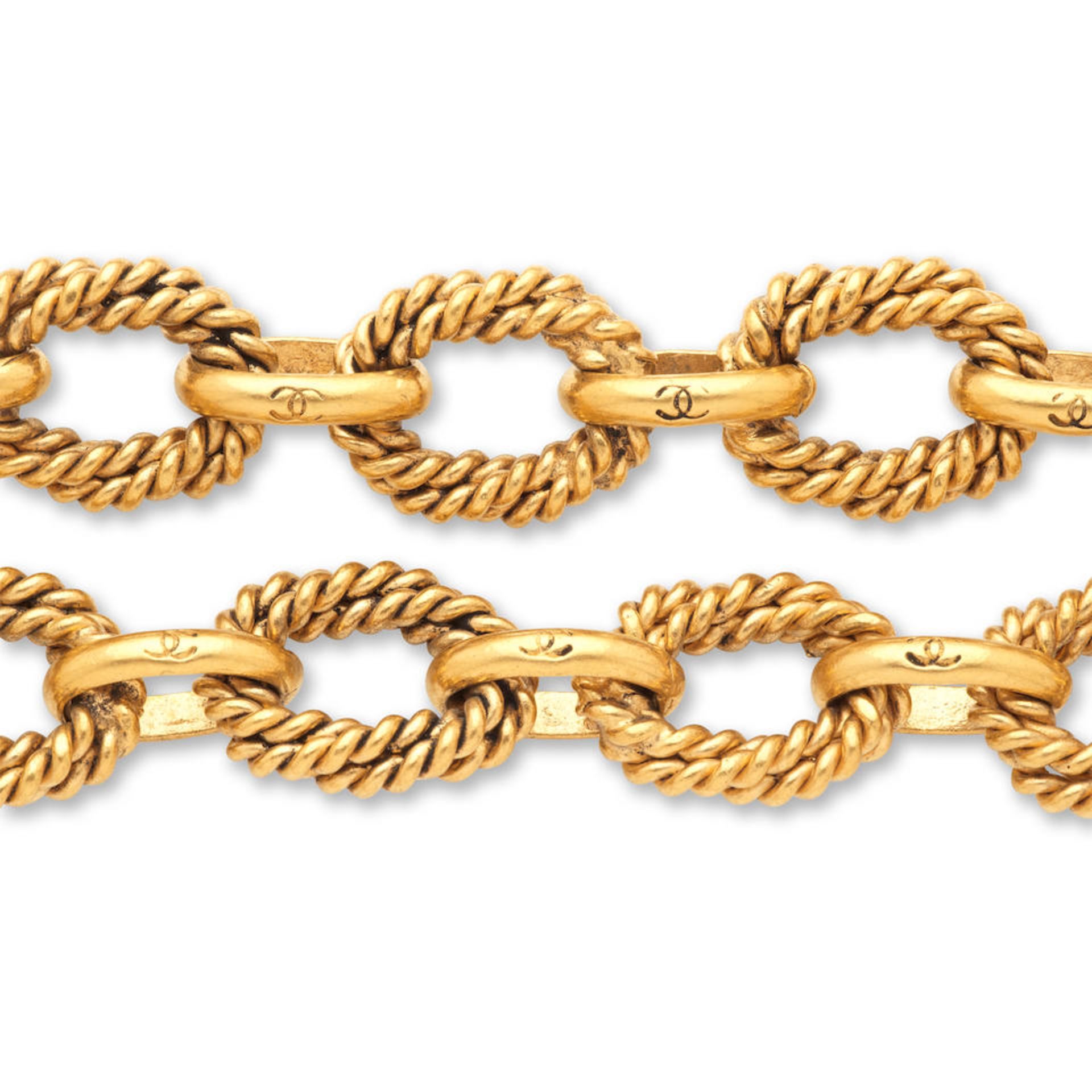 CHANEL Prototype, circa 1990. Bracelet et tour de cou cordage. - Image 2 of 2