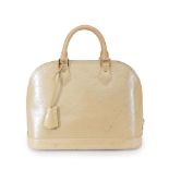 Louis VUITTON. Sac 'Alma' en cuir vernis irisé beige.