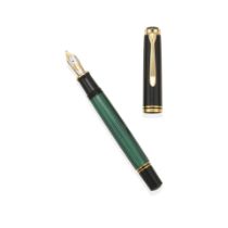 PELIKAN. A RESIN AND GOLD PLATED ITALIC FOUNTAIN PEN