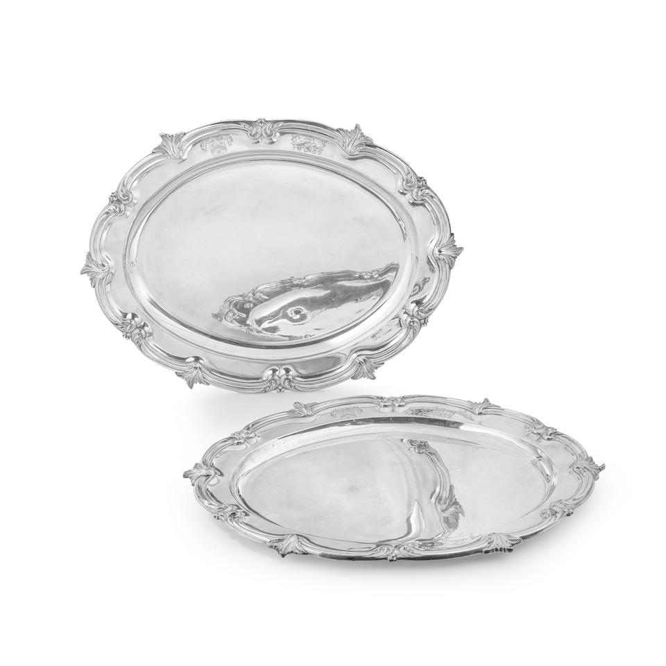 A pair of William IV silver platters Edward, Edward junior, John & William Barnard, London 1837 ...