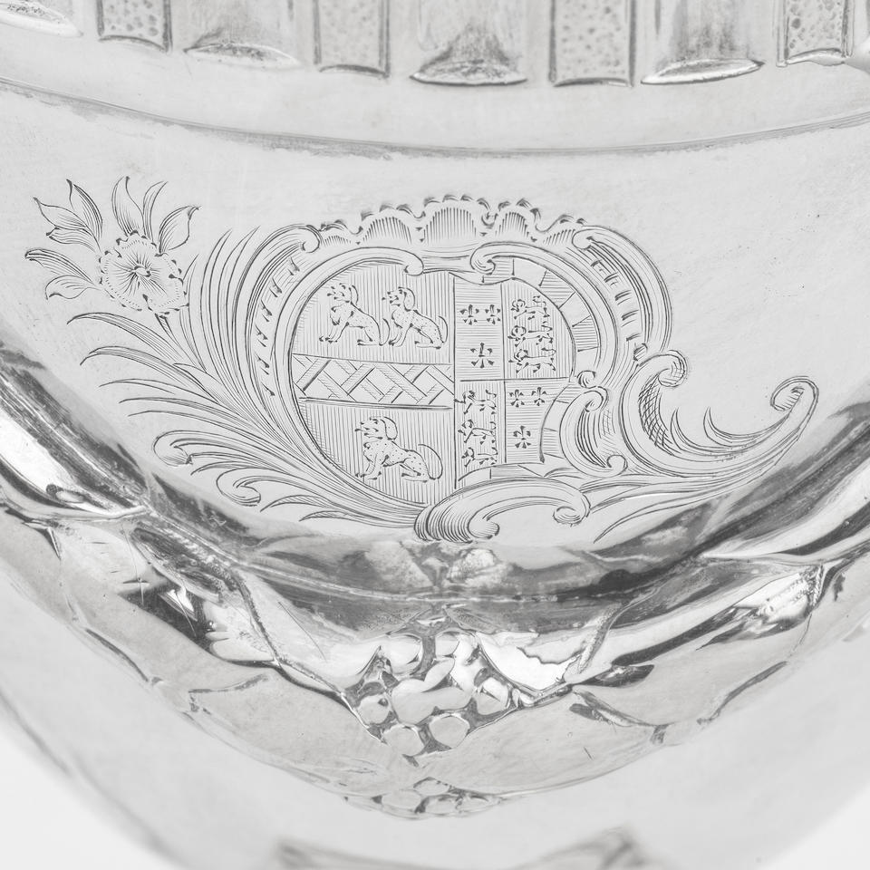 A set of three George III silver two-handled tea and sugar vases / condiment vases Thomas Heming... - Image 3 of 3