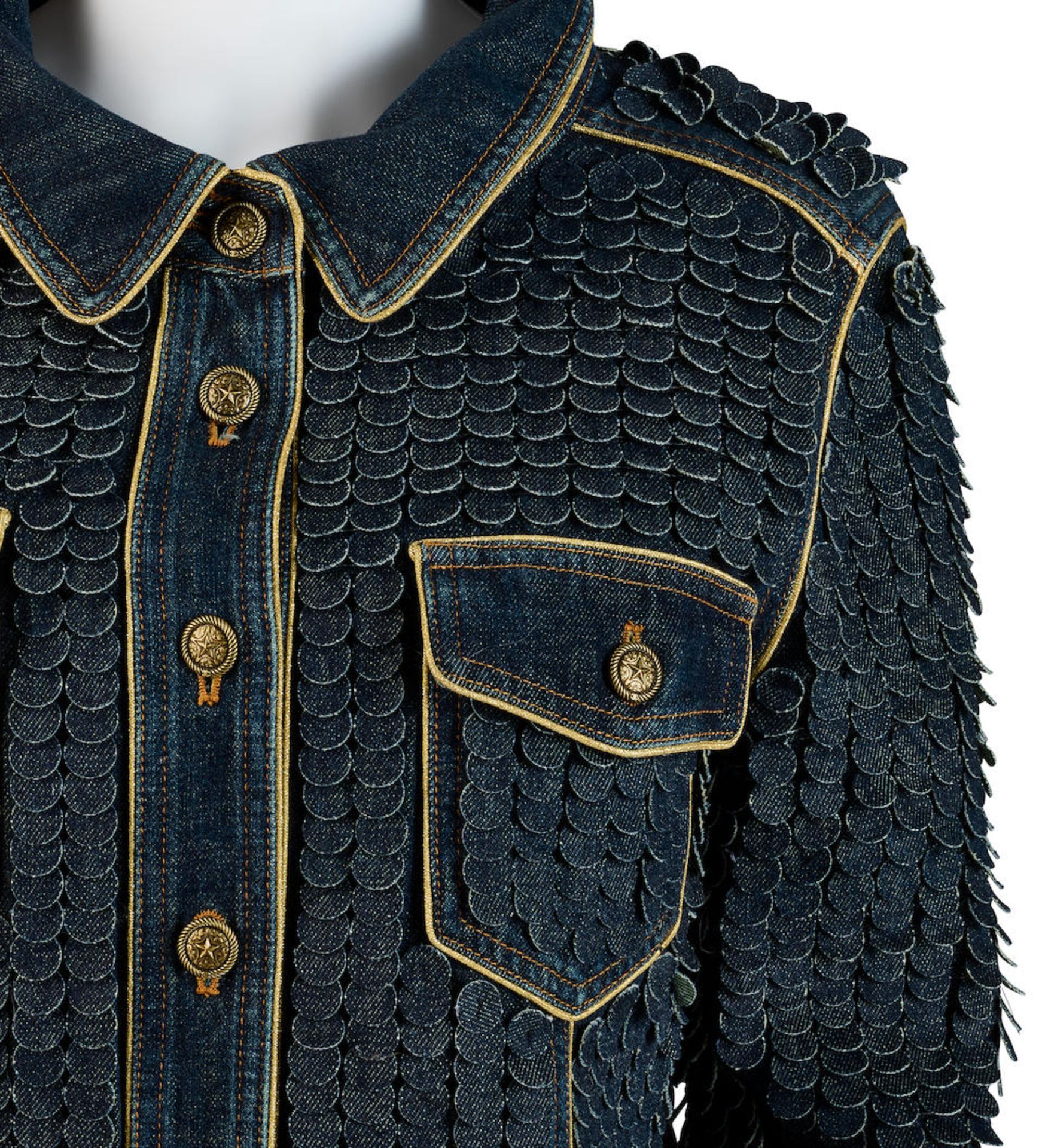 CHANEL: SCALLOPED DENIM 'PYTHON' JACKET Pre Fall 2014 | Paris-Dallas Métiers d'Art, Look 78 - Bild 2 aus 2