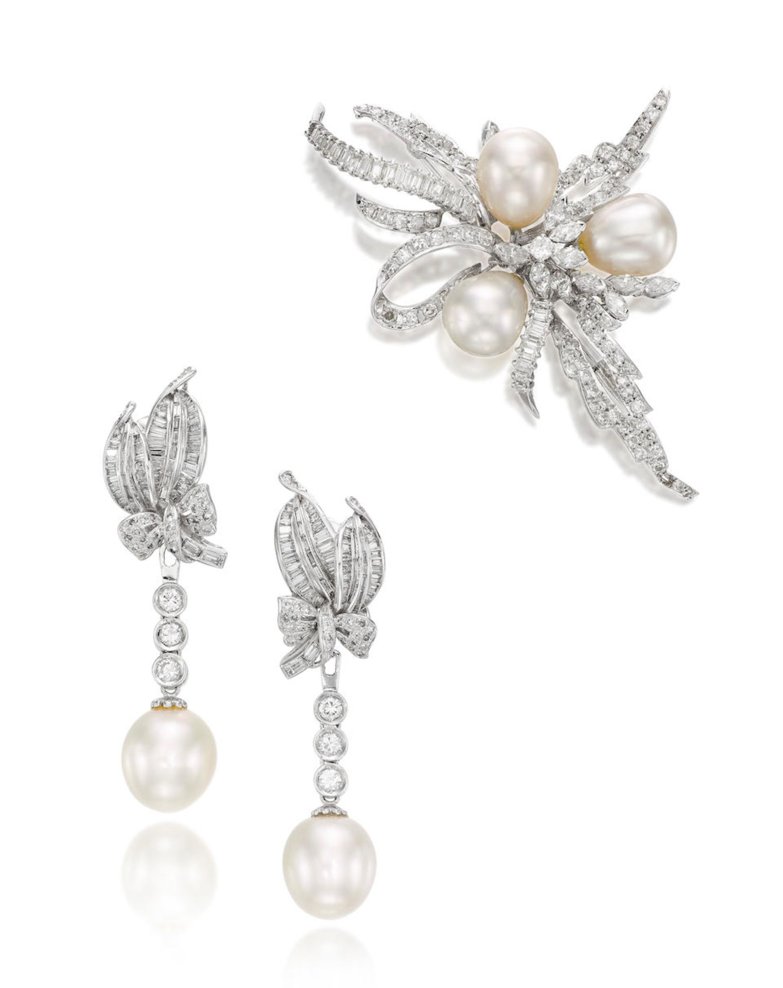 CULTURED PEARL AND DIAMOND BROOCH AND PENDENT EARRING SET (2)