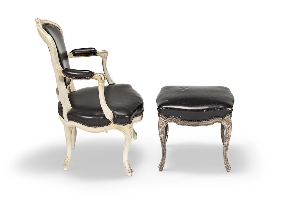 A white painted beech and black leather fauteuilIn the Louis XV style (2) - Image 4 of 4