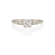 A 14K WHITE GOLD AND DIAMOND ENGAGEMENT RING