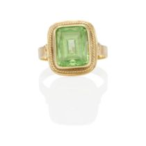 A 14K GOLD AND GREEN CHRYSOBERYL RING