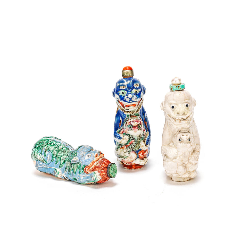 THREE MOULDED PORCELAIN 'BUDDHIST LIONS' SNUFF BOTTLES Late Qing Dynasty (6)