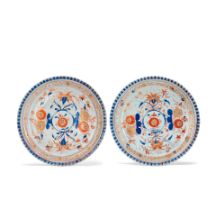 A PAIR OF CHINESE IMARI CIRCULAR DISHES Kangxi (2)