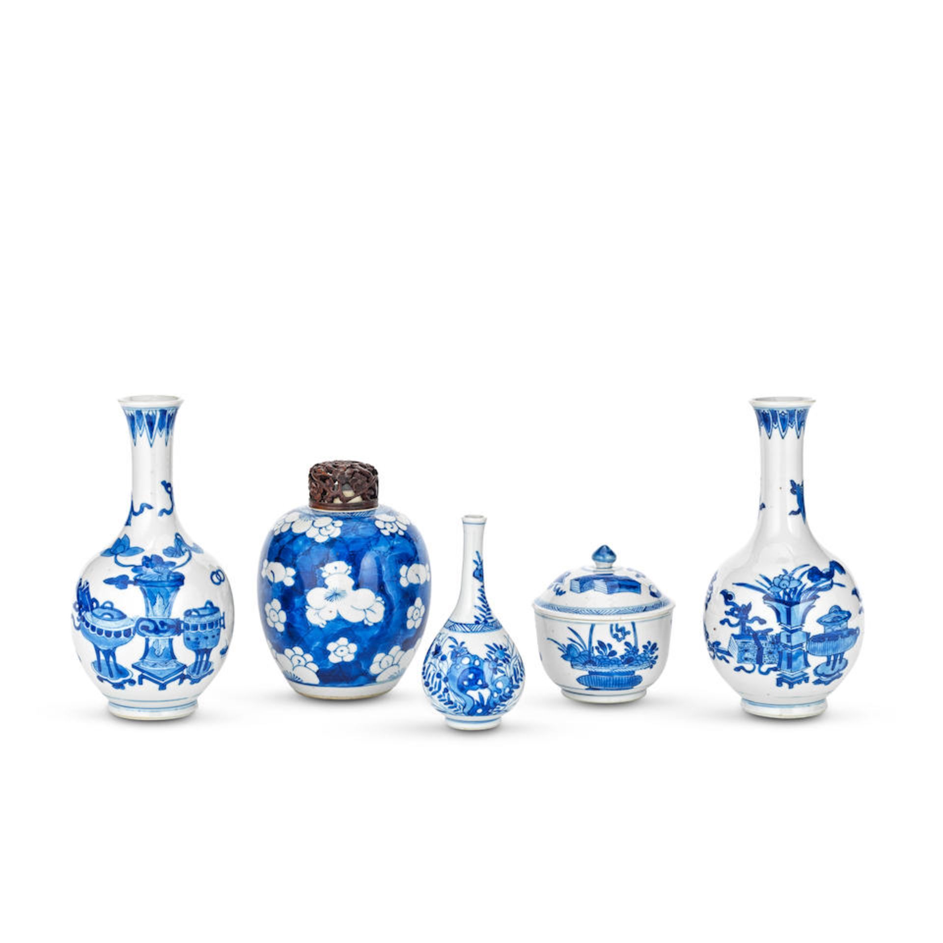 A GROUP OF BLUE AND WHITE WARES Kangxi (7)