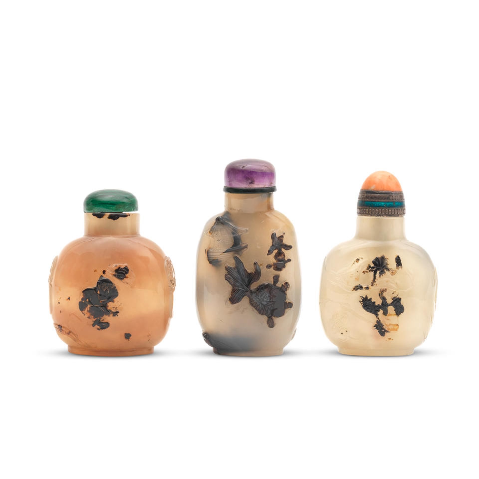 THREE SILHOUETTE AGATE SNUFF BOTTLES 19th century (6)