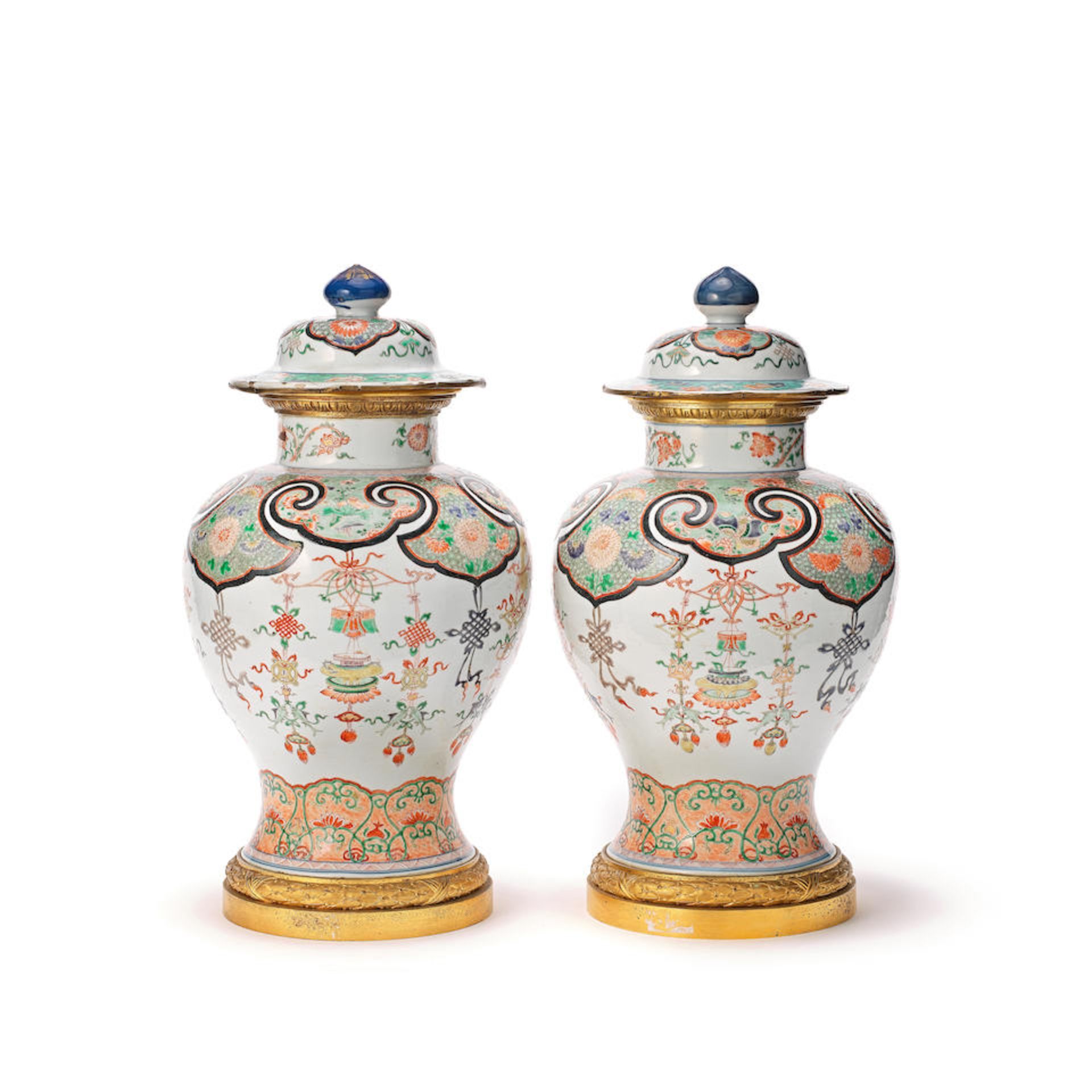 A PAIR OF FAMILLE VERTE VASES AND COVERS Kangxi (4)