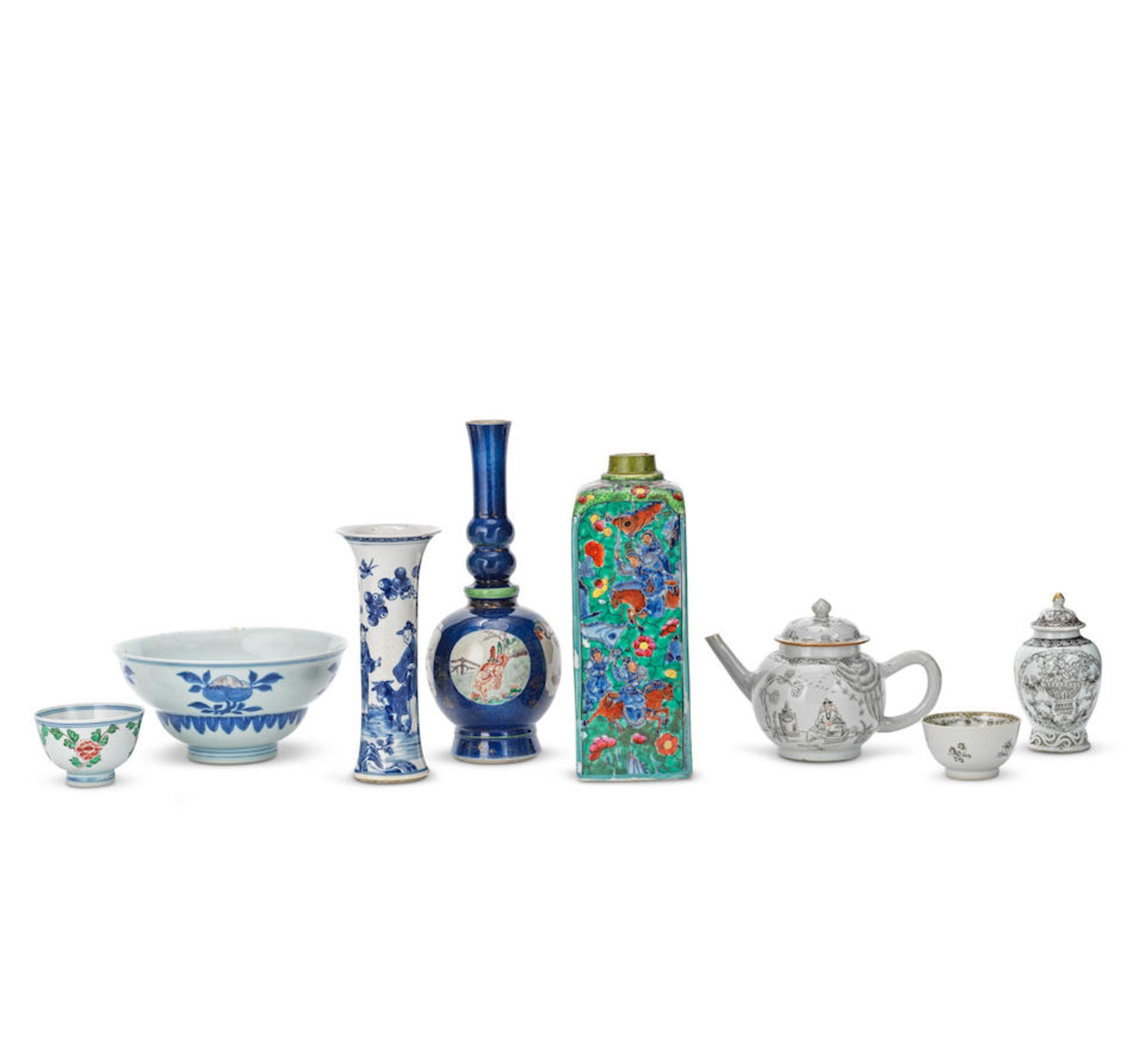 A SMALL GROUP OF PORCELAIN ITEMS 17th/18th century (10)