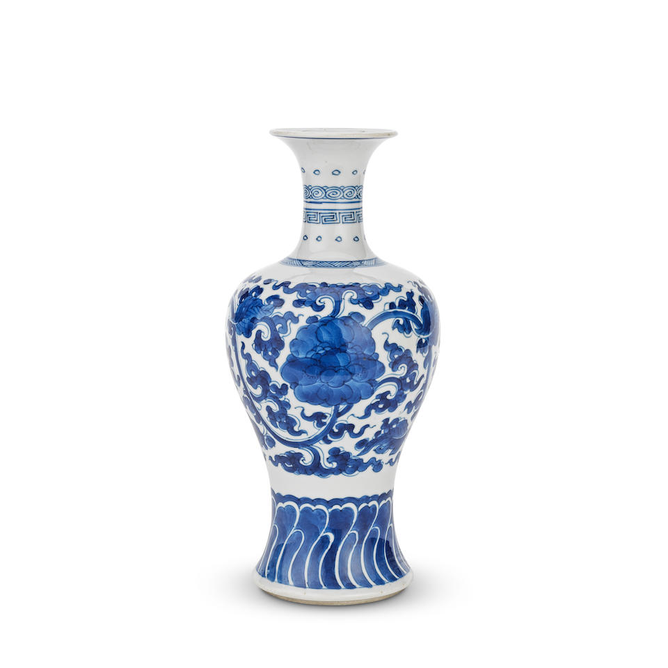 A BLUE AND WHITE 'FLORAL' VASE Kangxi