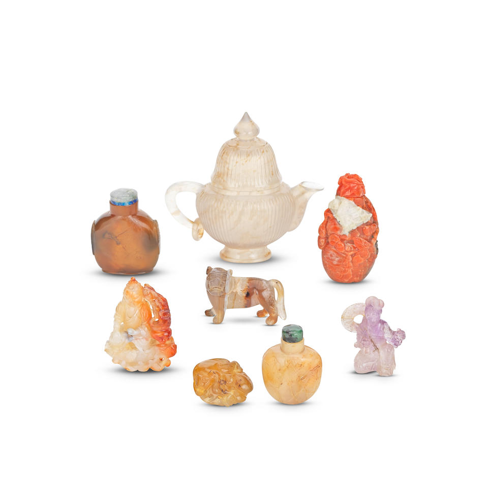 A COLLECTION OF AGATE AND QUARTZ CARVINGS 19th/20th century (18)