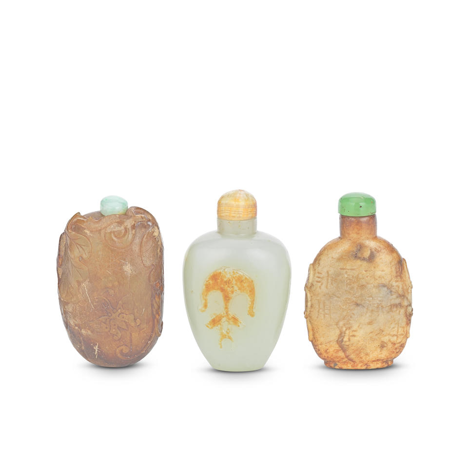 THREE JADE SNUFF BOTTLES 19th century (7)