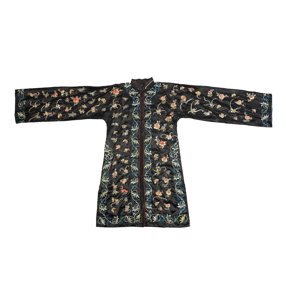 A PINK-GROUND SILK ROBE AND A BLACK-GROUND SILK ROBE Late Qing Dynasty (2) - Image 2 of 3