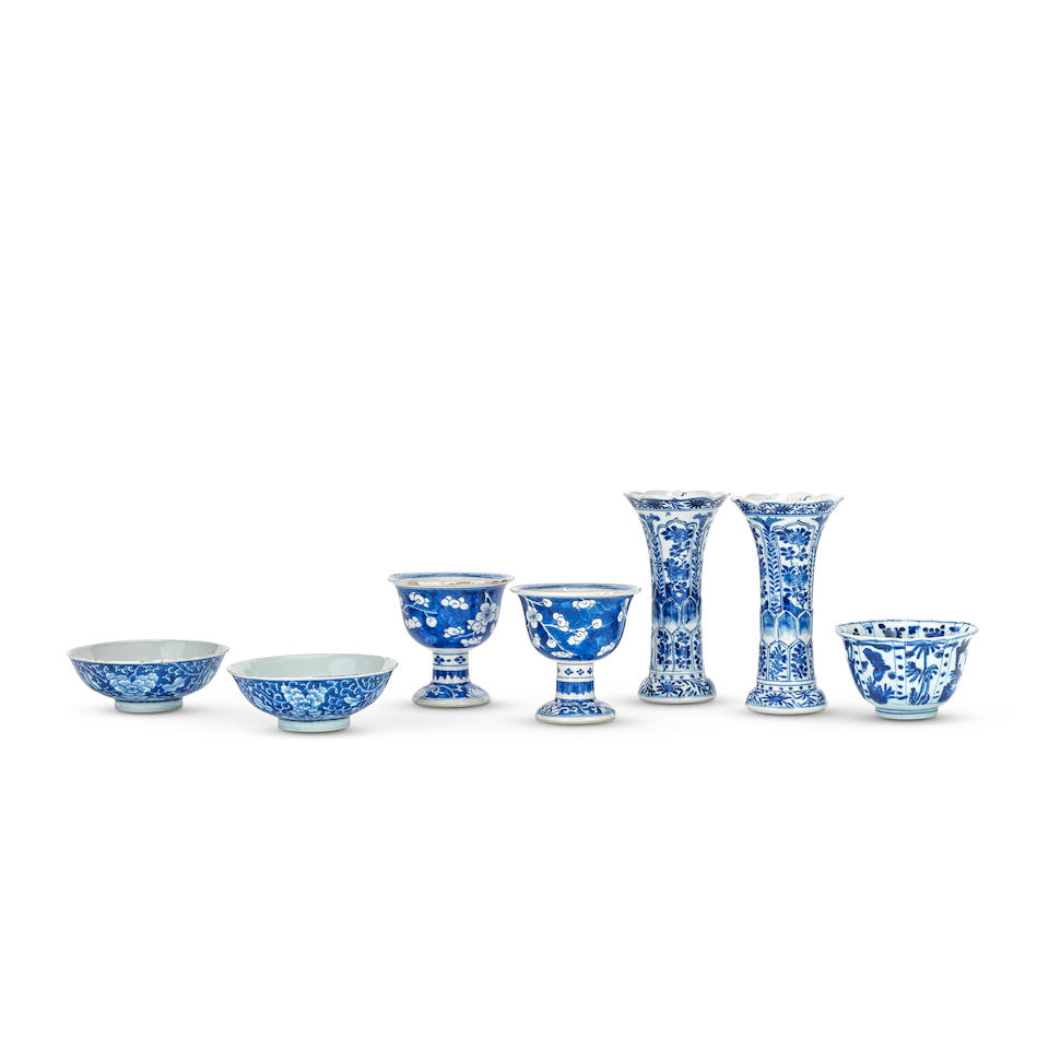 A GROUP OF BLUE AND WHITE WARES Kangxi (7)