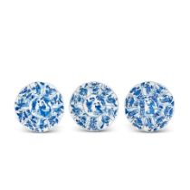 THREE BLUE AND WHITE FLOWER FORM DISHES Kangxi (3)