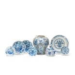 A GROUP OF EIGHT BLUE AND WHITE WARES Late Ming Dynasty (8)