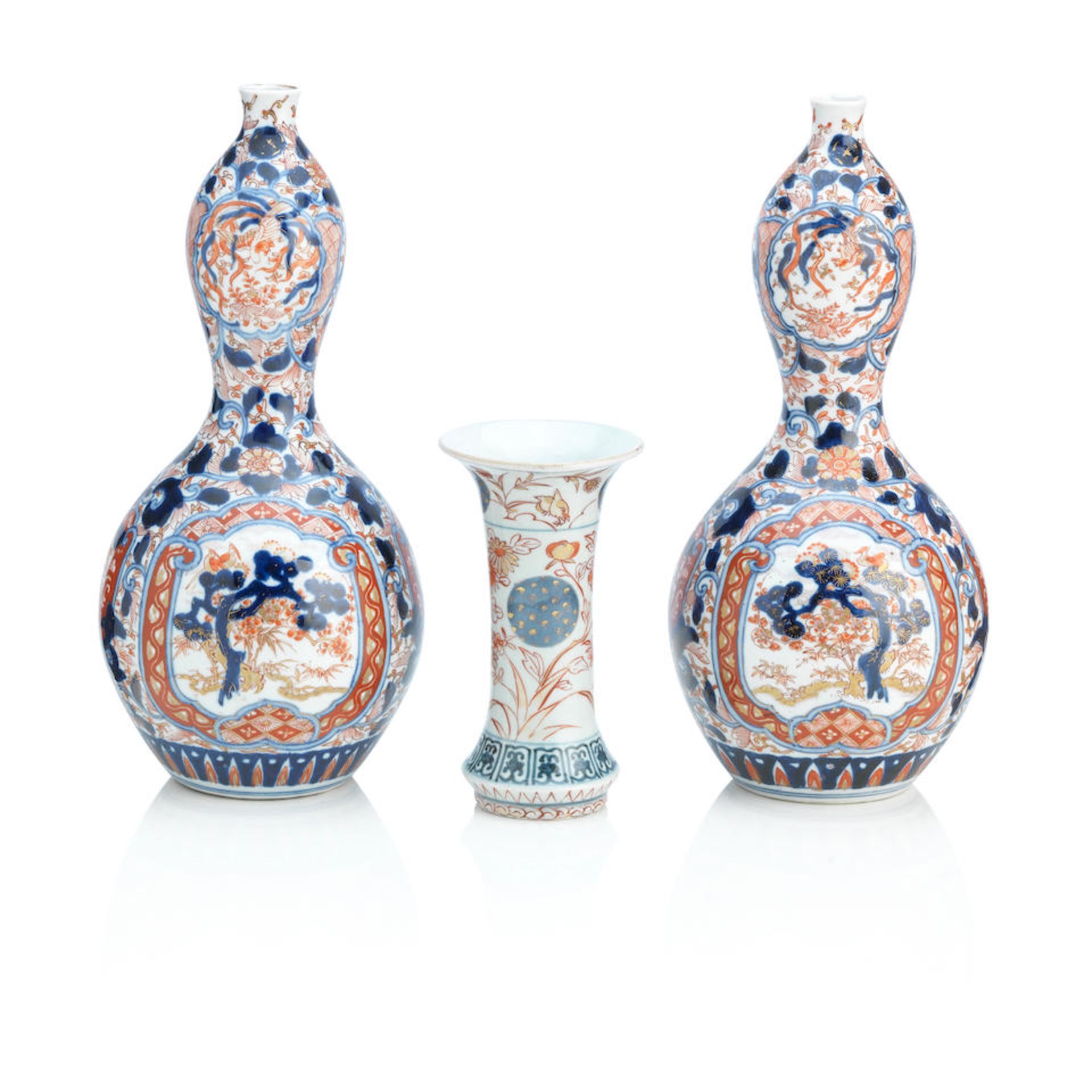 A pair of Japanese Imari vases Meiji - Image 2 of 2