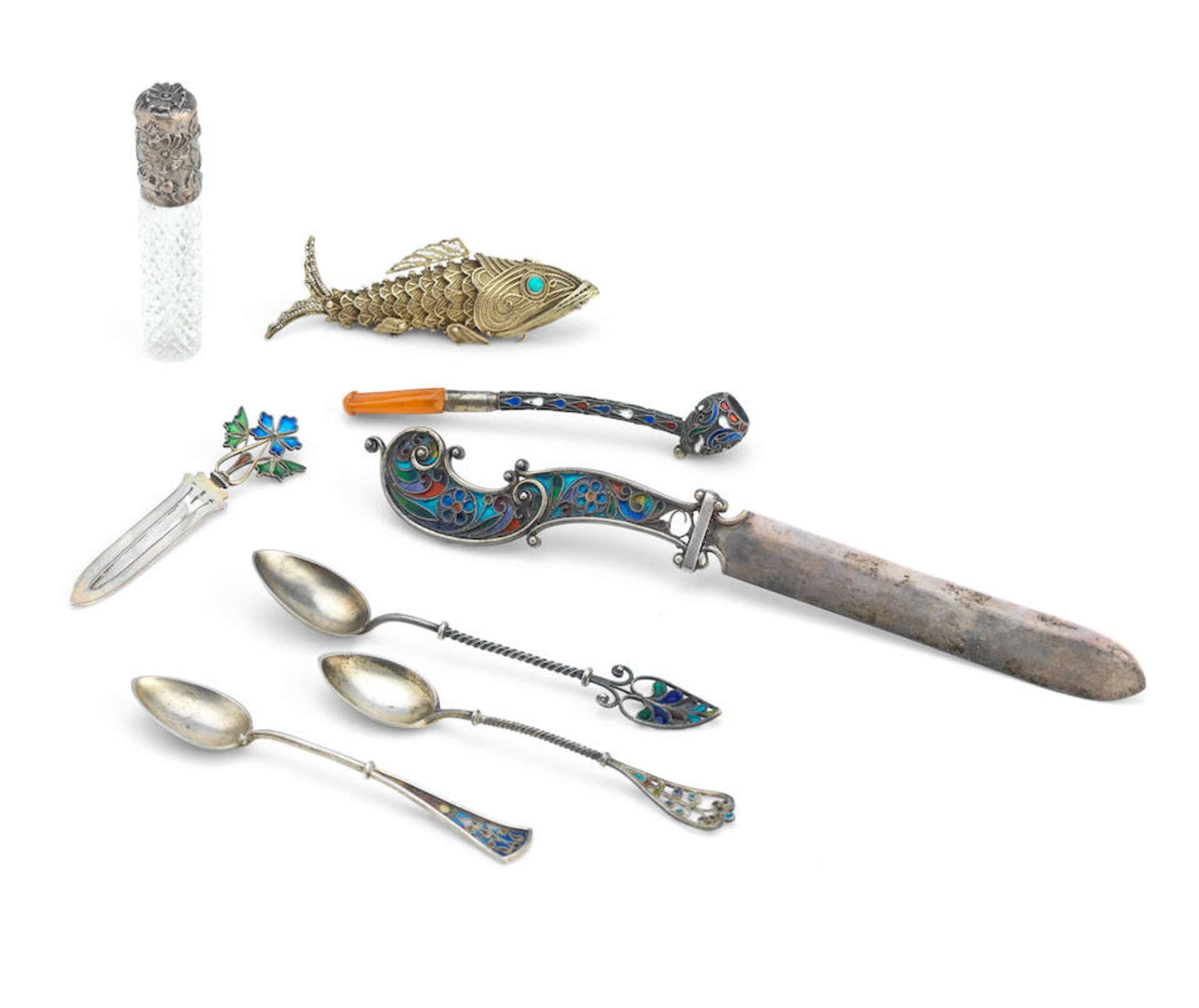 A collection of small European silver items 18th/19th century (8)