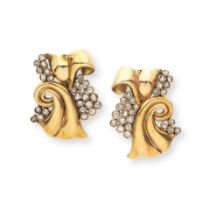 PAIR OF DIAMOND EARRINGS PAIRE DE BOUCLES D'OREILLES DIAMANTS