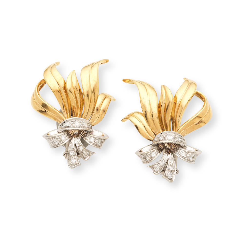 PAIR OF DIAMOND EARRINGS PAIRE DE BOUCLES D'OREILLES DIAMANTS