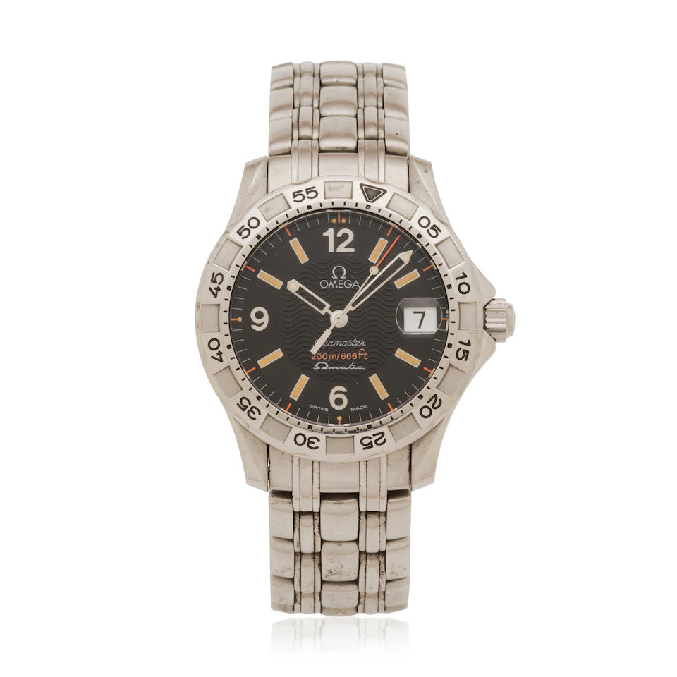 Omega. A stainless steel quartz calendar bracelet watch Omega. Montre bracelet en acier avec dat...