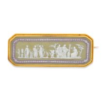 WEDGWOOD: AN ANTIQUE GOLD AND TRI-COLOR JASPERWARE BROOCH