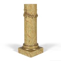 Colonne tronqu&#233;e en bois peint et dor&#233; de style Louis XVI