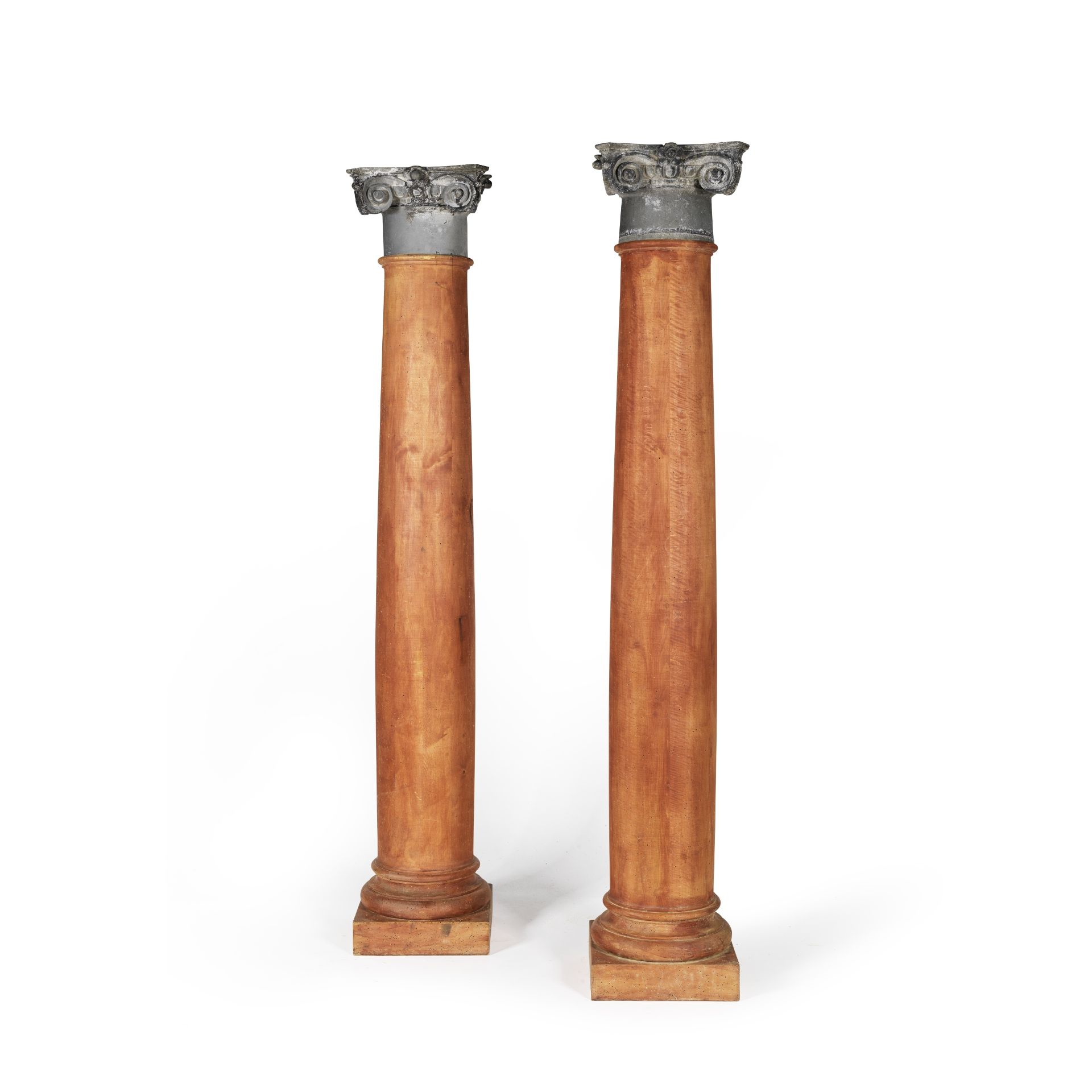 Paire de colonnes en bois peint de la premi&#232;re partie du XXe si&#232;cle