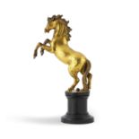 Mod&#232;le en bronze dor&#233; repr&#233;sentant un cheval cabr&#233; Italie ou France, fin du ...