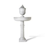 Rare fontaine de salle &#224; manger en marbre blanc vein&#233; gris du d&#233;but du XIXe si&#2...