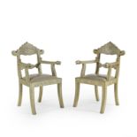 Paire de fauteuils en bois recouvert de plaques de m&#233;tal, travail indien