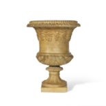 Vase de forme M&#233;dicis en terre cuite patin&#233;e