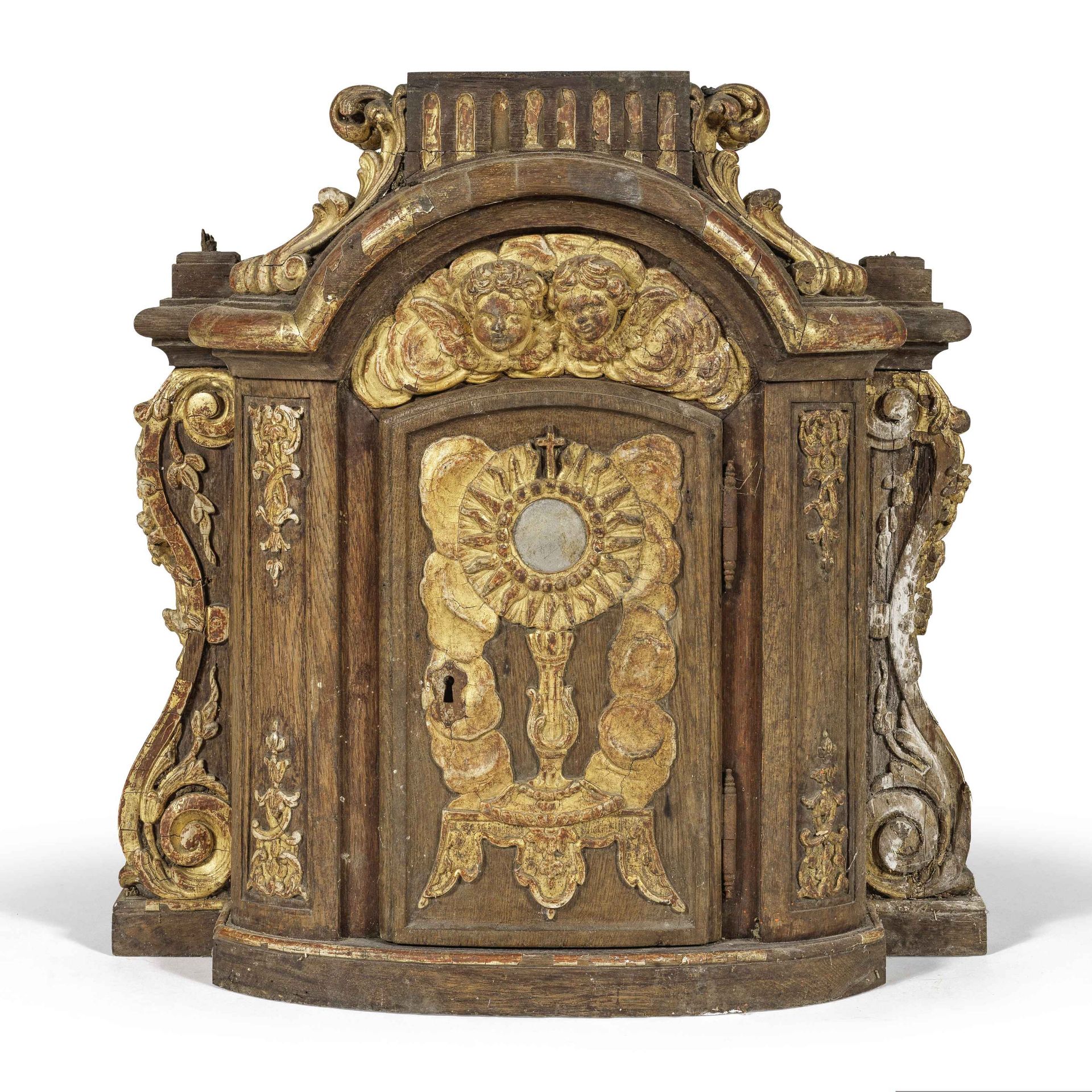 Tabernacle en ch&#234;ne naturel et dor&#233; du XVIIIe si&#232;cle