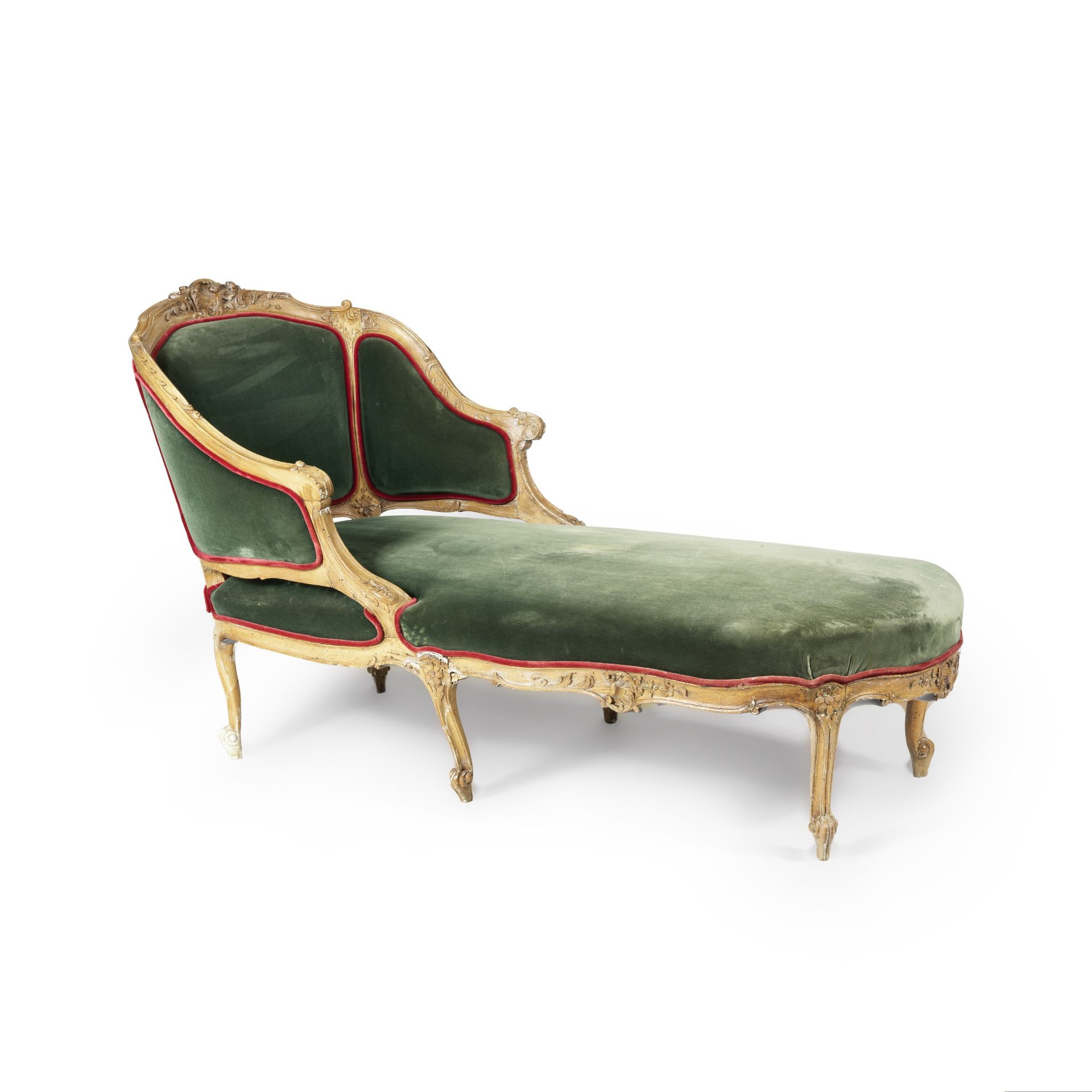 Chaise longue en bois naturel partiellement peint de style Louis XV