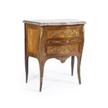 Petite commode en placage de bois de rose et d'amarante d'&#233;poque Louis XV