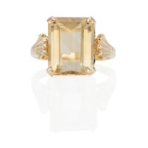 A 14K GOLD AND CITRINE RING