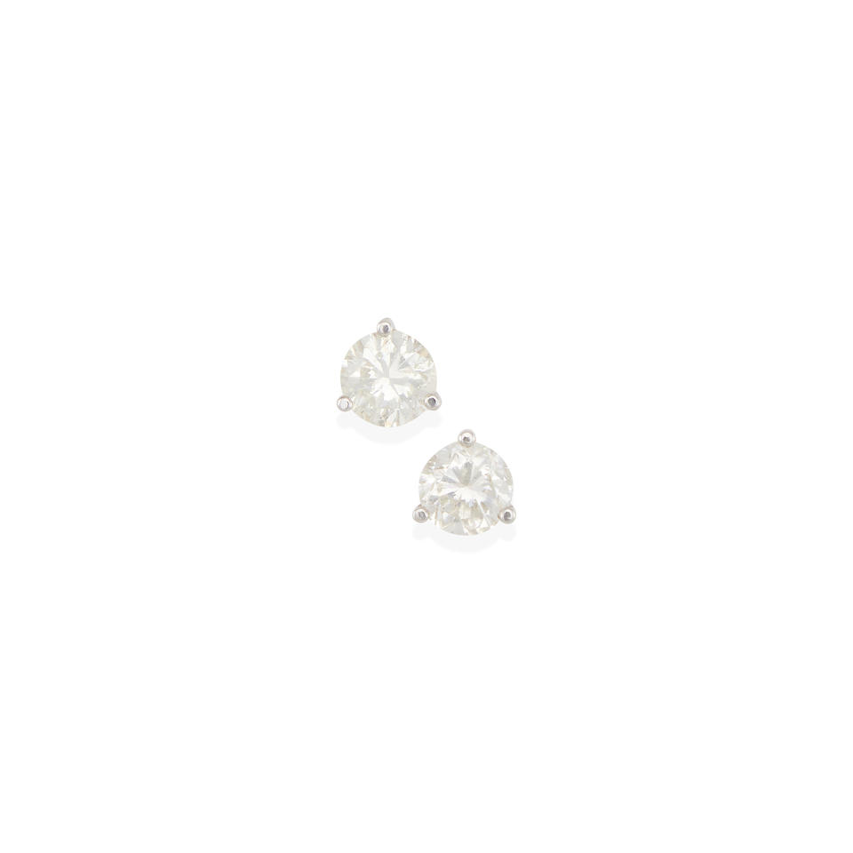 A PAIR OF 14K WHITE GOLD AND DIAMOND STUD EARRINGS