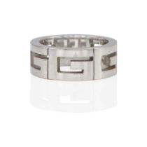 GUCCI: AN 18K WHITE GOLD BAND