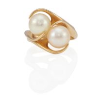 A 14K GOLD AND CULTURED PEARL RING